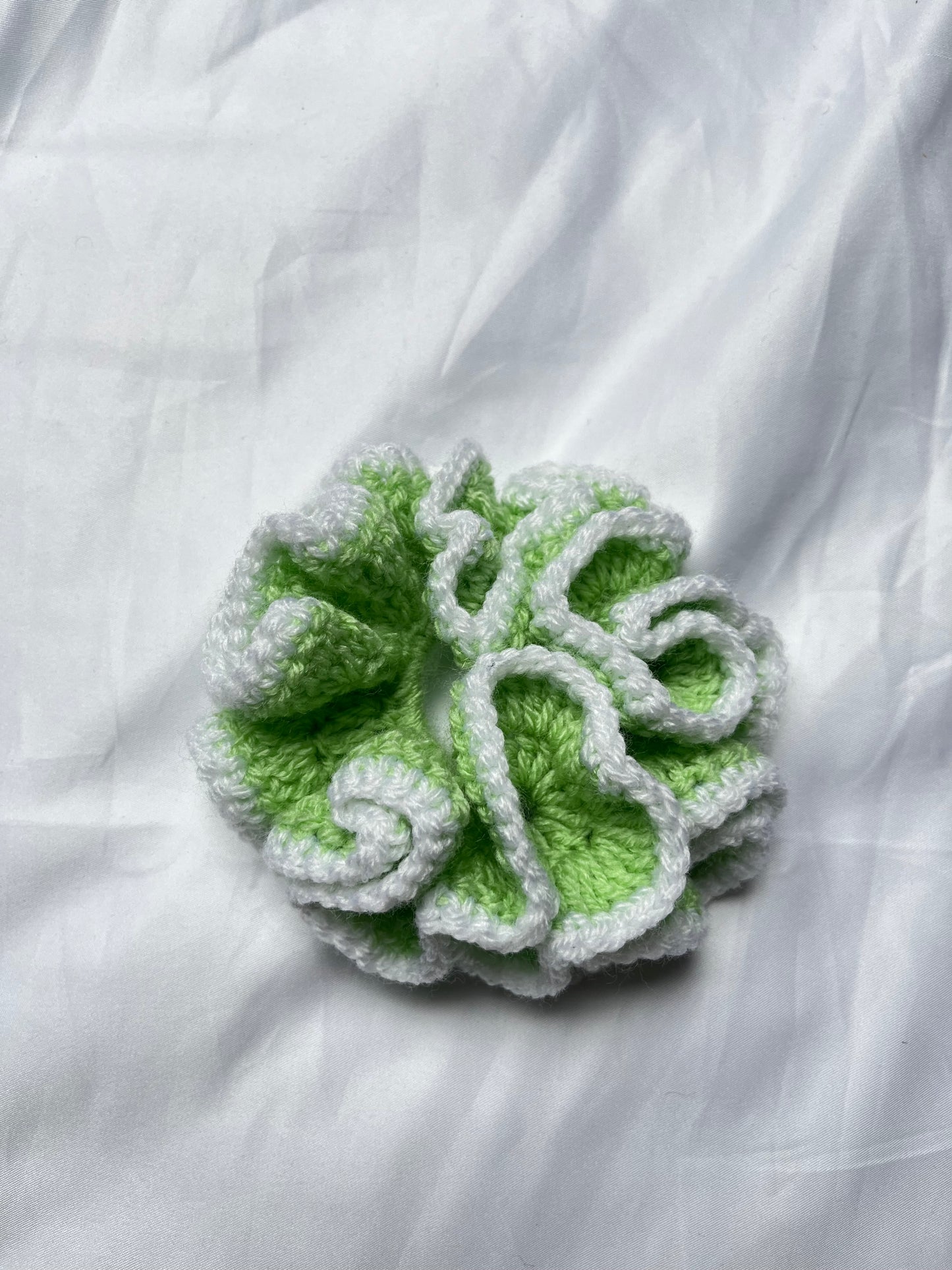 Medium scrunchie: Keylime pie
