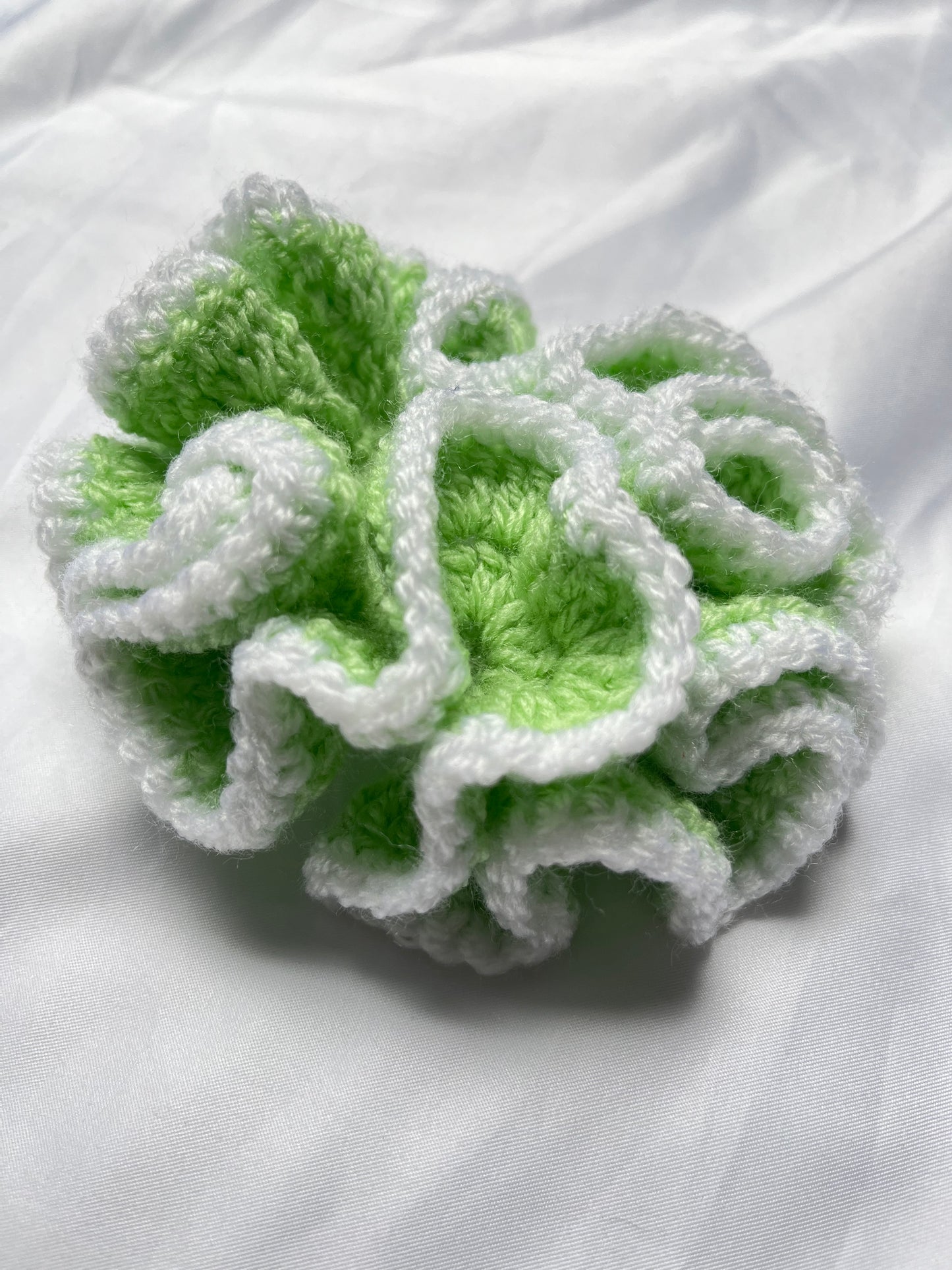 Medium scrunchie: Keylime pie